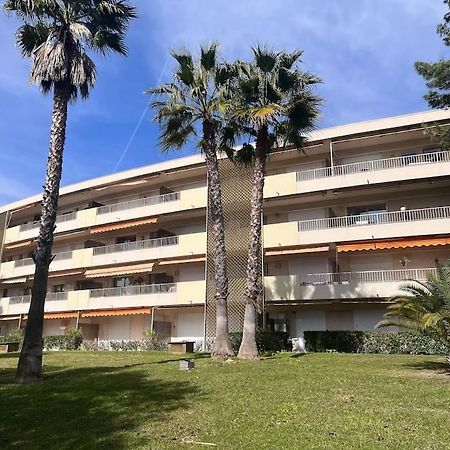 Appartement Avec Terrasse, Vue Jardin Et Piscine Antibes Exterior photo
