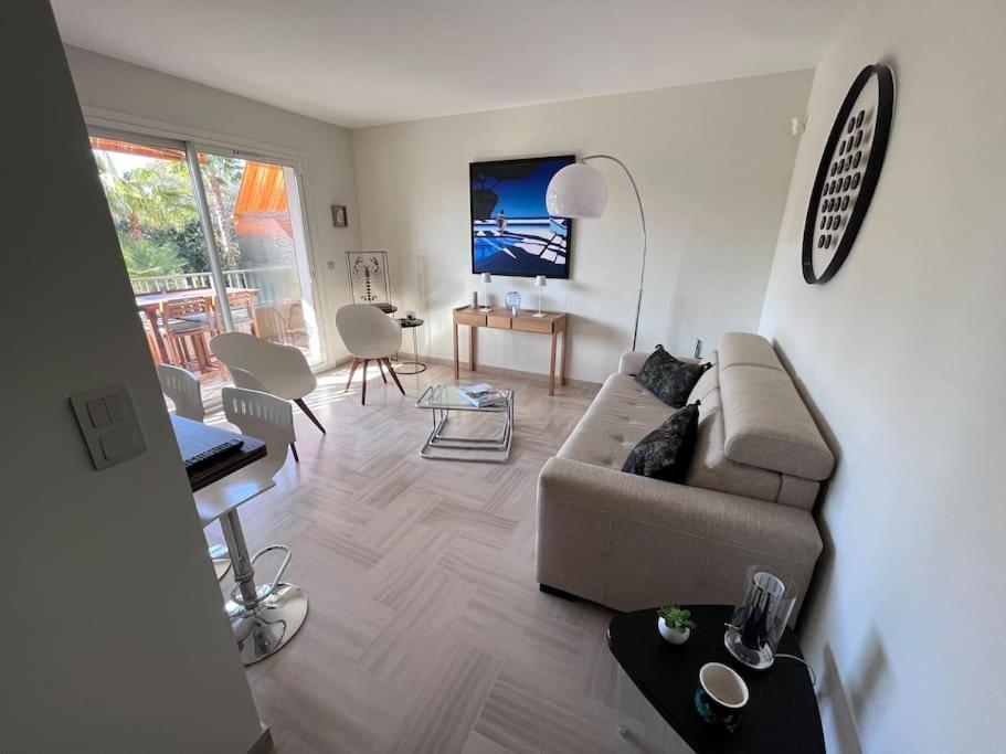 Appartement Avec Terrasse, Vue Jardin Et Piscine Antibes Exterior photo