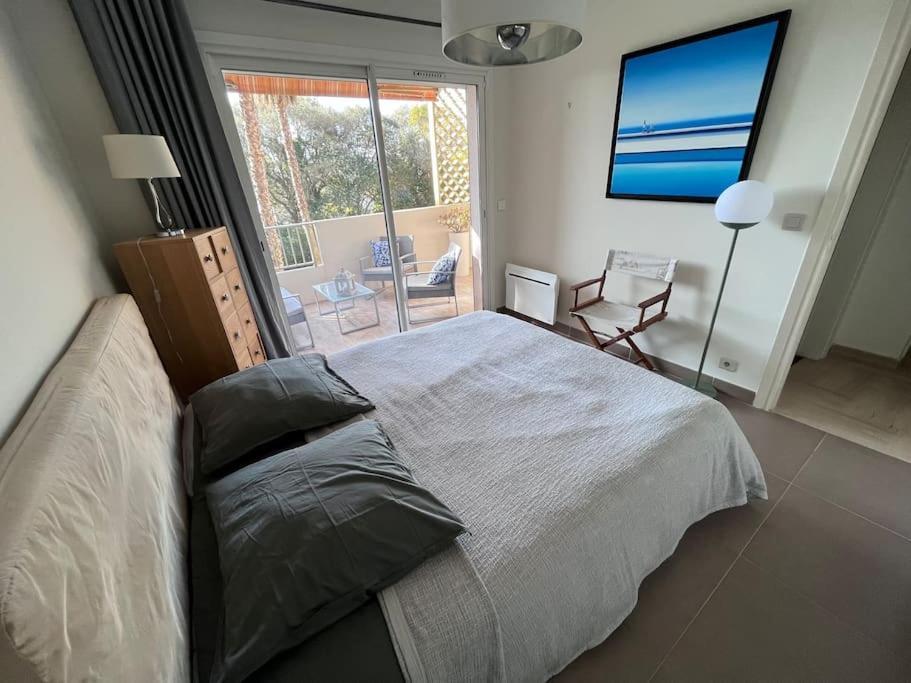 Appartement Avec Terrasse, Vue Jardin Et Piscine Antibes Exterior photo