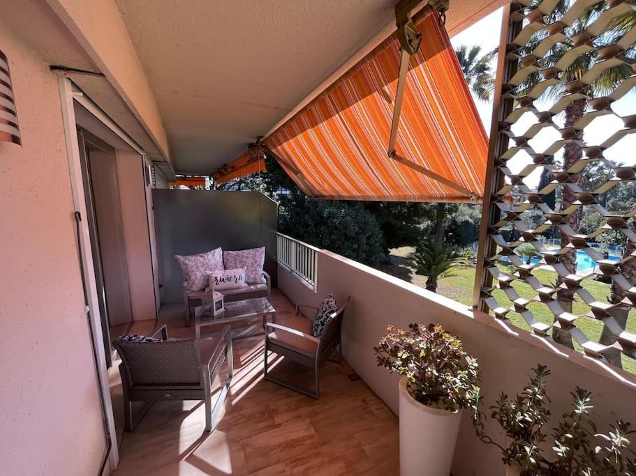 Appartement Avec Terrasse, Vue Jardin Et Piscine Antibes Exterior photo