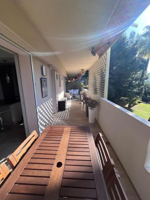 Appartement Avec Terrasse, Vue Jardin Et Piscine Antibes Exterior photo