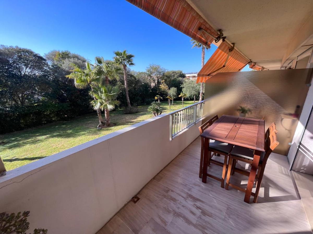 Appartement Avec Terrasse, Vue Jardin Et Piscine Antibes Exterior photo