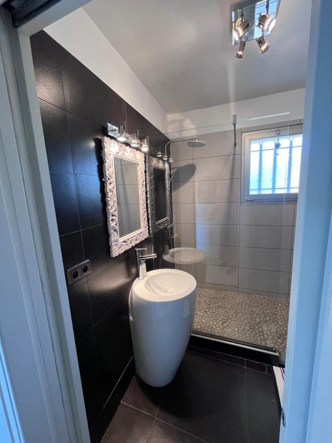 Appartement Avec Terrasse, Vue Jardin Et Piscine Antibes Exterior photo