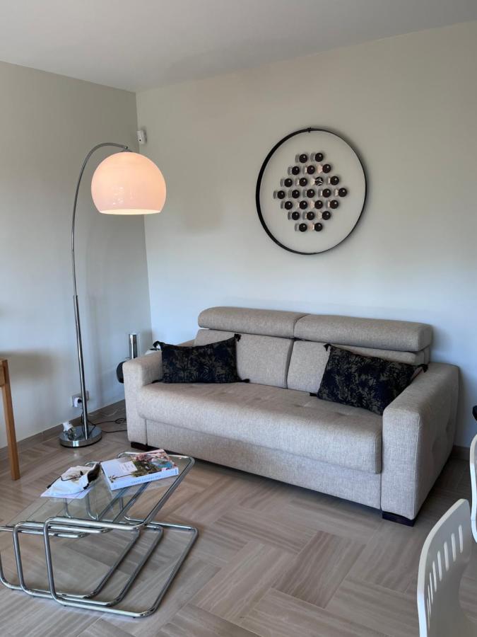 Appartement Avec Terrasse, Vue Jardin Et Piscine Antibes Exterior photo